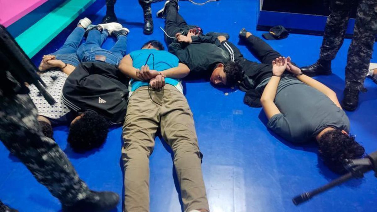 Los delincuentes que ocuparon un canal de TV estatal, en Guayaquil, fueron detenidos por fuerzas de seguridad Los delincuentes que ocuparon un canal de TV estatal, en Guayaquil, fueron detenidos por fuerzas de seguridad