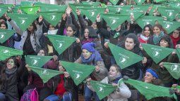 Una ciudad dividida se manifestó a favor y en contra del aborto legal