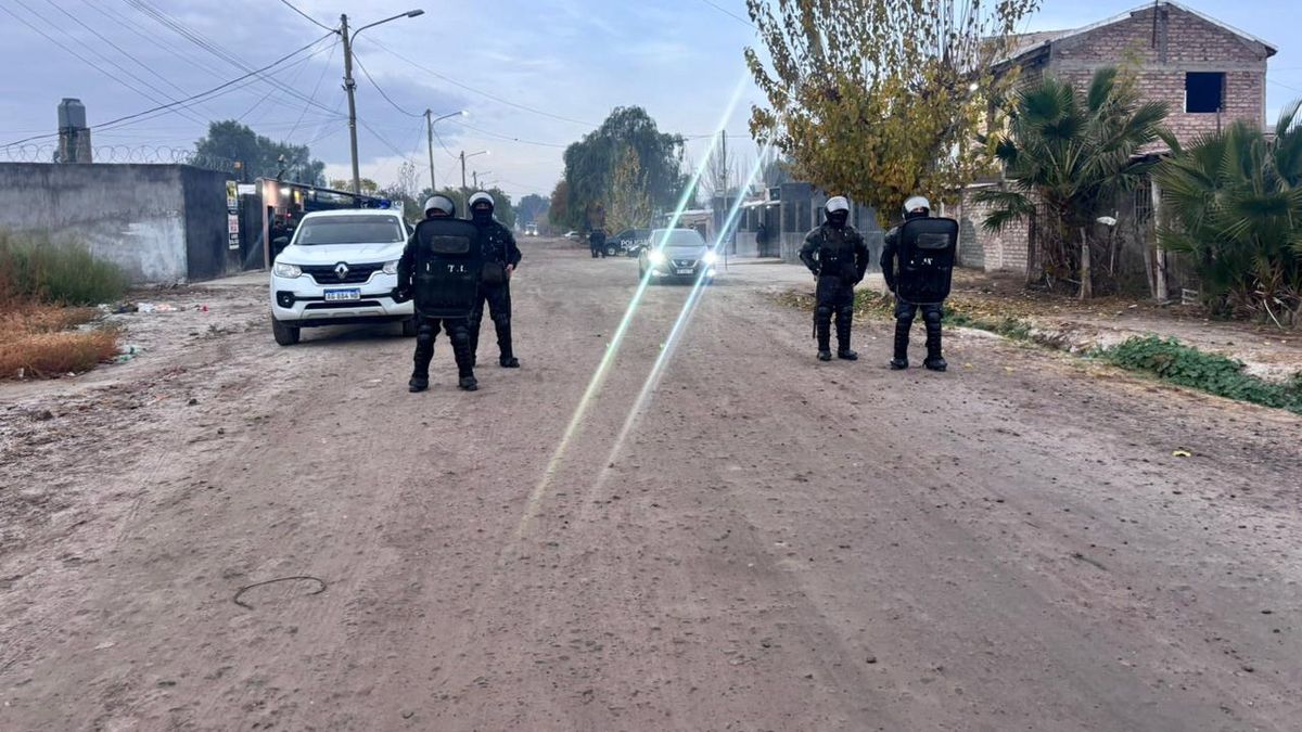 Gran parte de los allanamientos se realizaron en el barrio Grilli de Guaymallén.