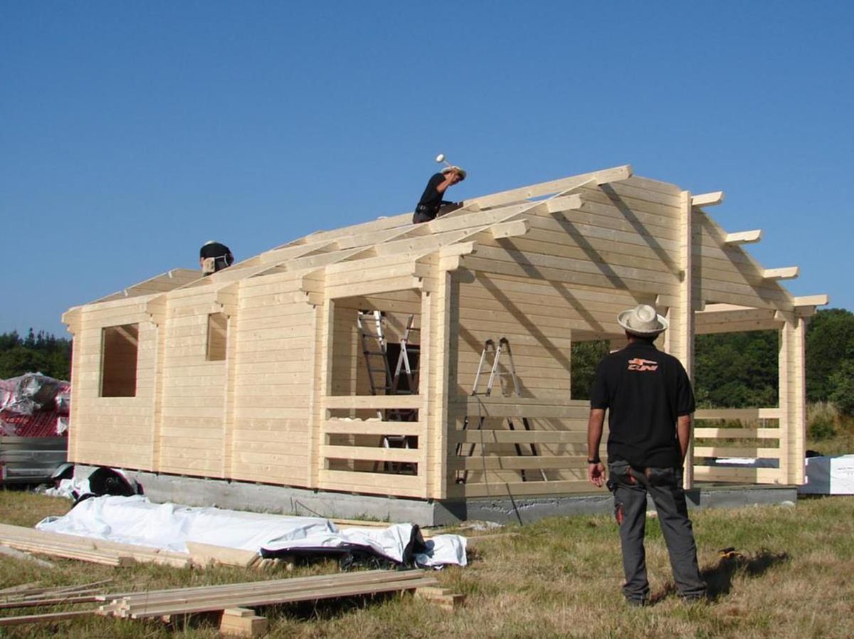 En el caso de que la vivienda sufriera algún daño, es más barato y rápido repararla si es de madera. En el caso de que la vivienda sufriera algún daño, es más barato y rápido repararla si es de madera.