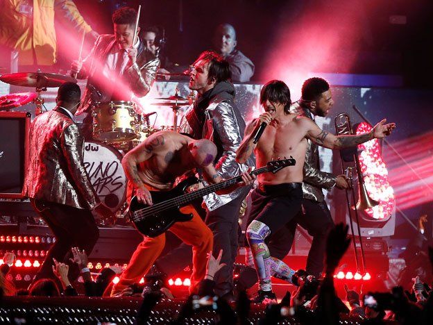 Escándalo en el Super Bowl: los Red Hot Chili Peppers hicieron playback