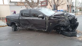 Manejaba muy borracho y chocó contra una camioneta en Guaymallén: cuánto arrojó el test de alcoholemia