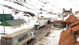 Más de 1.000 camiones están cruzando por día a Chile por el paso Cristo Redentor, que estuvo cerrado por 12 días.