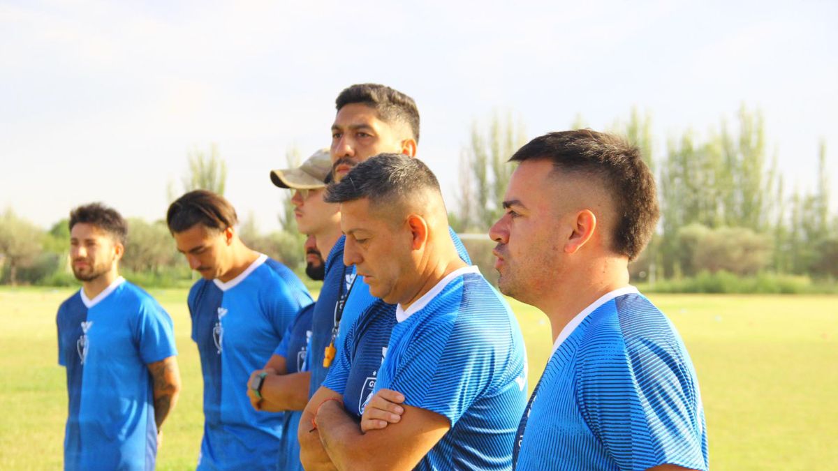 Pablo Jofré y su cuerpo técnico en su primer día de trabajo. Pablo Jofré y su cuerpo técnico en su primer día de trabajo.