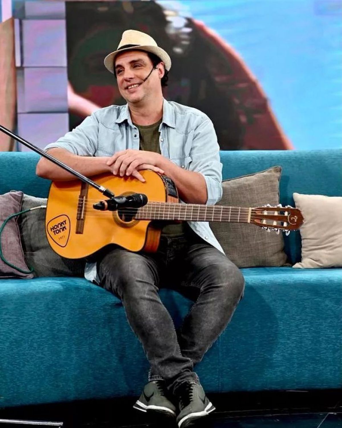 Juan Ponce de León sigue compartiendo su pasión por la música con sus seguidores Juan Ponce de León sigue compartiendo su pasión por la música con sus seguidores