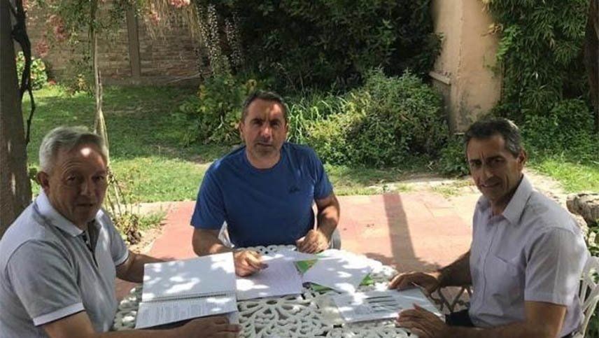  El intendente Rolando Scanio, junto a los referentes y legisladores provinciales de Unión Popular, Jorge Difonso y Mauricio Torres.