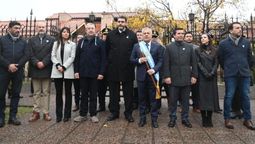 Cornejo recibió el 25 de mayo con parte de su equipo y legisladores nacionales.&nbsp;Foto: Prensa de Gobernación.