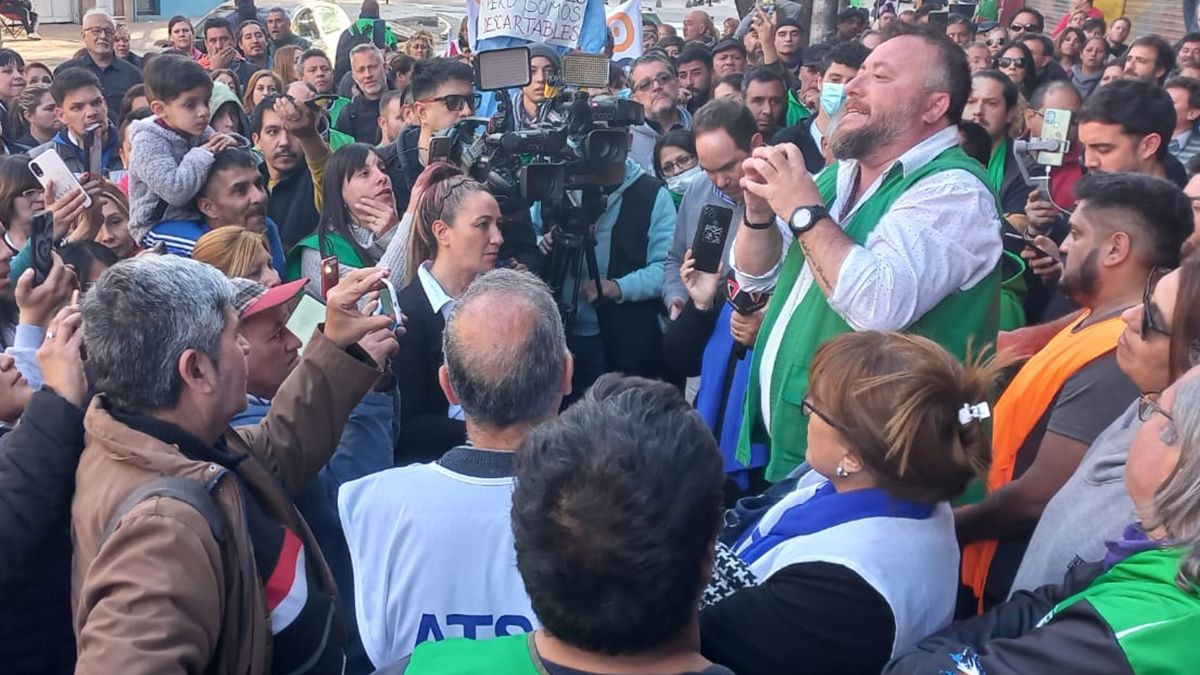 Los trabajadores estatales podrán votar por la propuesta del Gobierno en paritarias hasta el martes, que se conocerá la aceptación o el rechazo al aumento salarial.