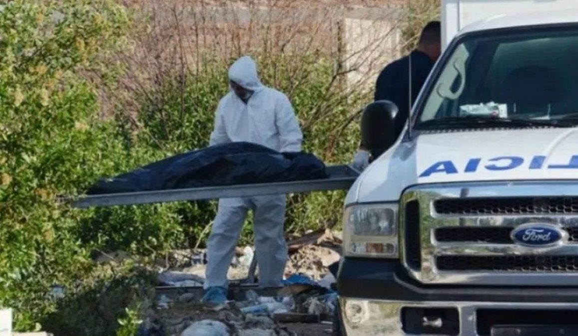 El momento en el que la Policía retiraba los cuerpos de las mujeres asesinadas. El escalofriante perfil de Facebook del presunto femicida adorador de San La Muerte