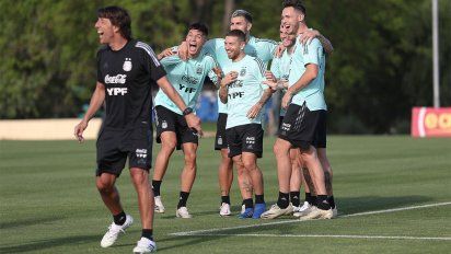 La Selección Argentina se divierte en el entrenamiento.