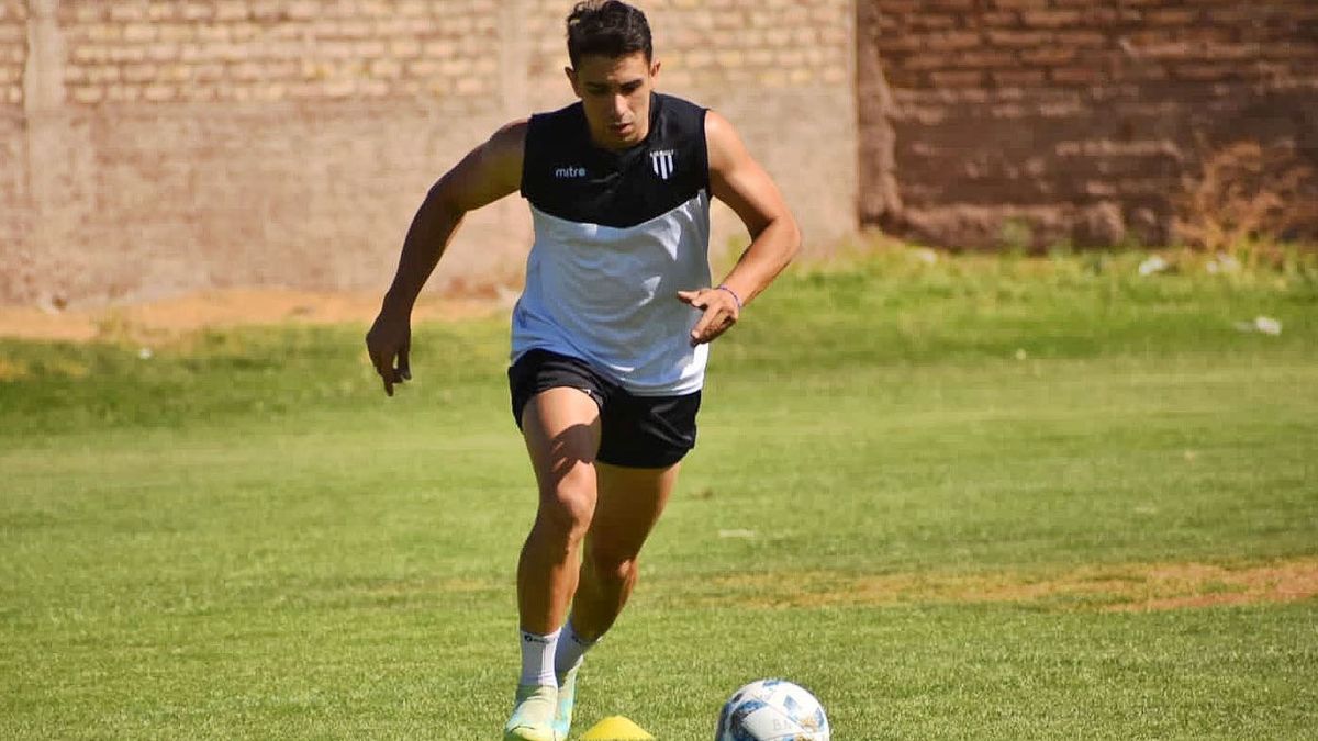Leandro Ciccolini volvió al Lobo y renovó su contrato. Leandro Ciccolini volvió al Lobo y renovó su contrato.