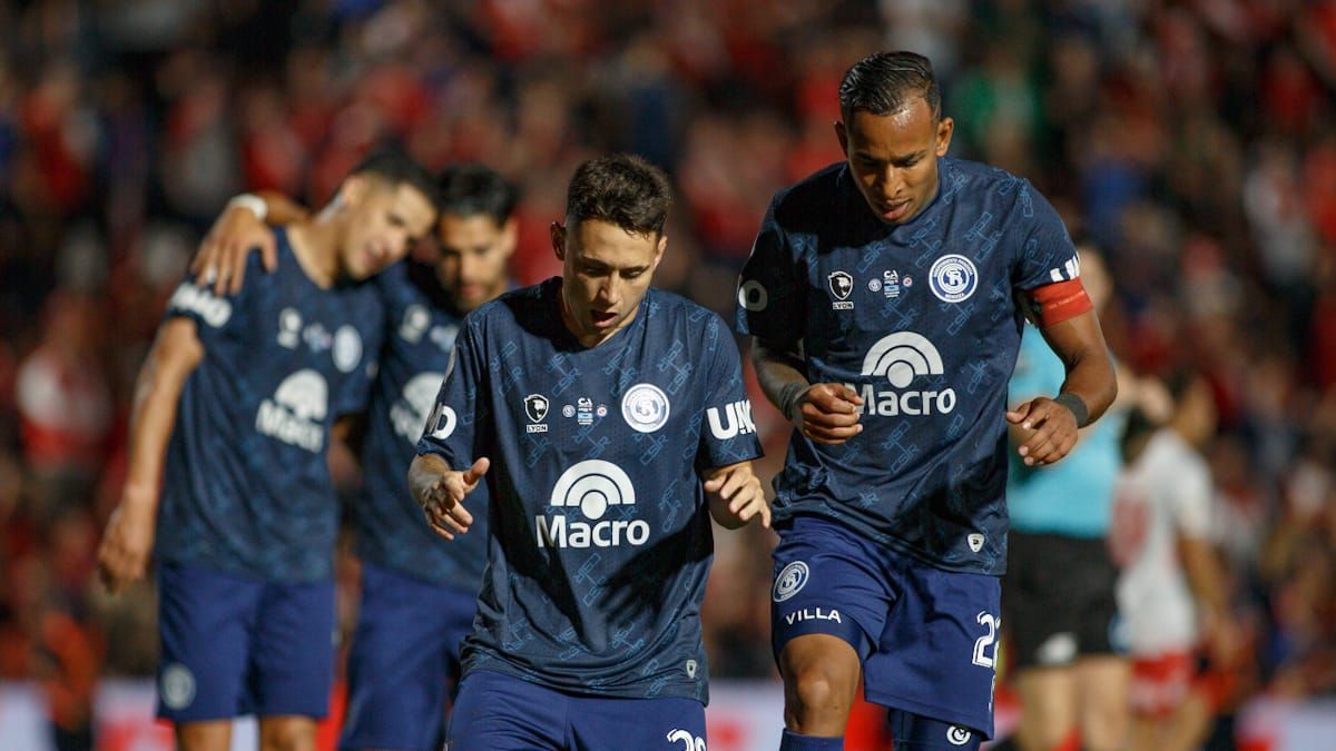 El baile de Fern&aacute;ndez y Villa quedar&aacute; en el recuerdo de los hinchas de Independiente Rivadavia.