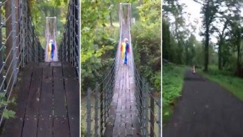 Fiebre de payasos en Estados Unidos: persiguió a dos jóvenes con un cuchillo en mano por un bosque