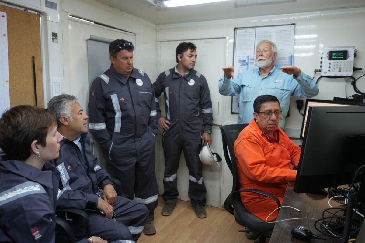 La ministra de Energía y Ambiente, Jimena Latorre, acompañó al gobernador durante el recorrido. La ministra de Energía y Ambiente, Jimena Latorre, acompañó al gobernador durante el recorrido.
