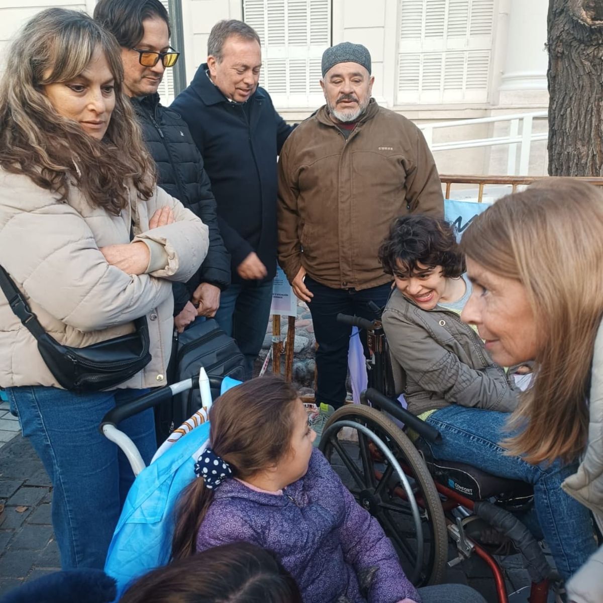 El diputado nacional peronista Martín Aveiro acompañó la marcha. El diputado nacional peronista Martín Aveiro acompañó la marcha.