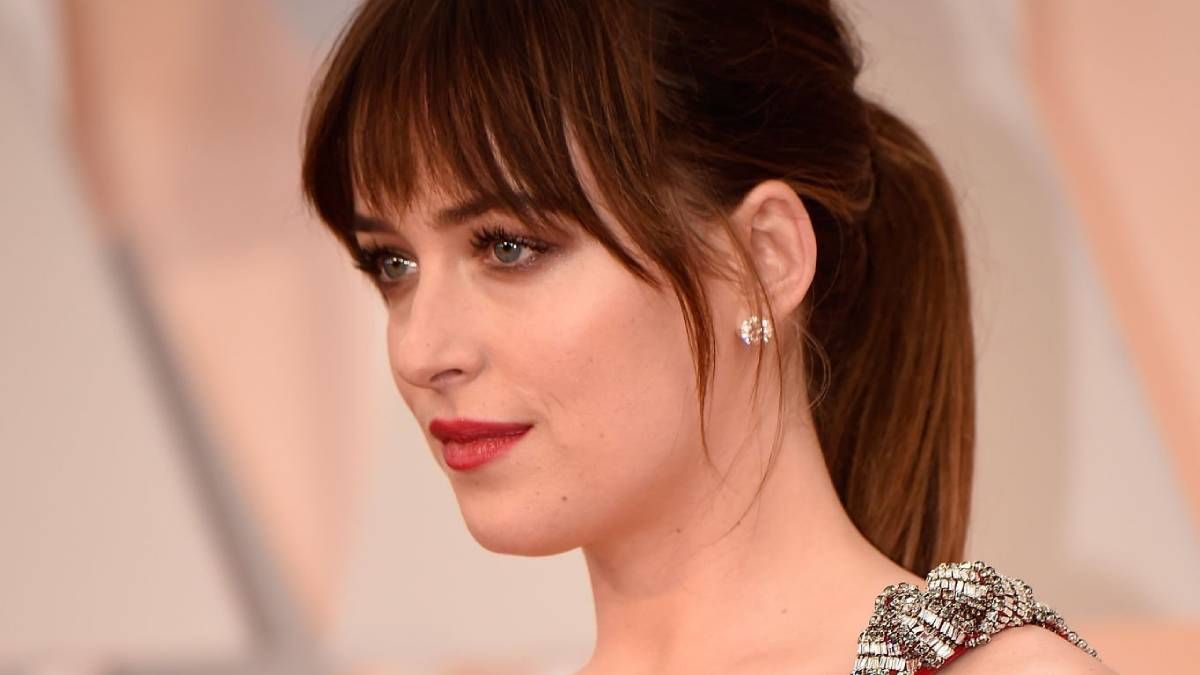 Dakota Johnson protagoniza en Netflix la película La hija oscura. Foto: Getty Images.