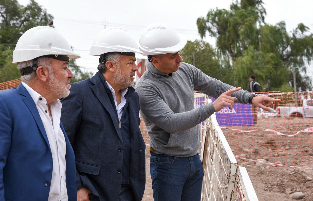 Marcos Calvente involucró al gobernador Alfredo Cornejo en el proyecto de reforma del Acceso Este. Marcos Calvente involucró al gobernador Alfredo Cornejo en el proyecto de reforma del Acceso Este.