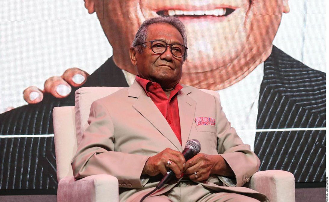 Armando Manzanero tenía 85 años. Murió este lunes a causa de un paro cardíaco tras un cuadro de coronavirus. 