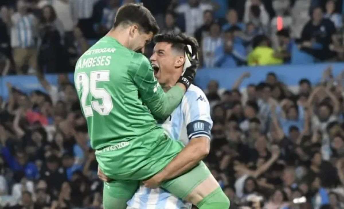 Cambeses ataj&oacute; dos penales frente a Tigre y meti&oacute; a Racing en la semifinal. Ahora jugar&aacute; contra Boca.