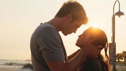 Es una película romántica sobre el primer amor y las segundas oportunidades en Netflix. 