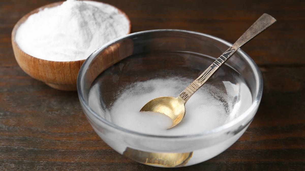 La mezcla de bicarbonato de sodio y agua oxigenada puede ser altamente efectiva. La mezcla de bicarbonato de sodio y agua oxigenada puede ser altamente efectiva.