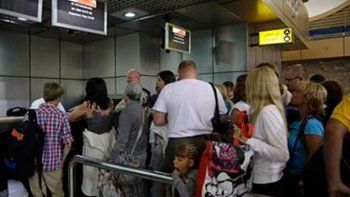 Turistas británicos varados en Sinaí empezaron a salir de balneario egipcio