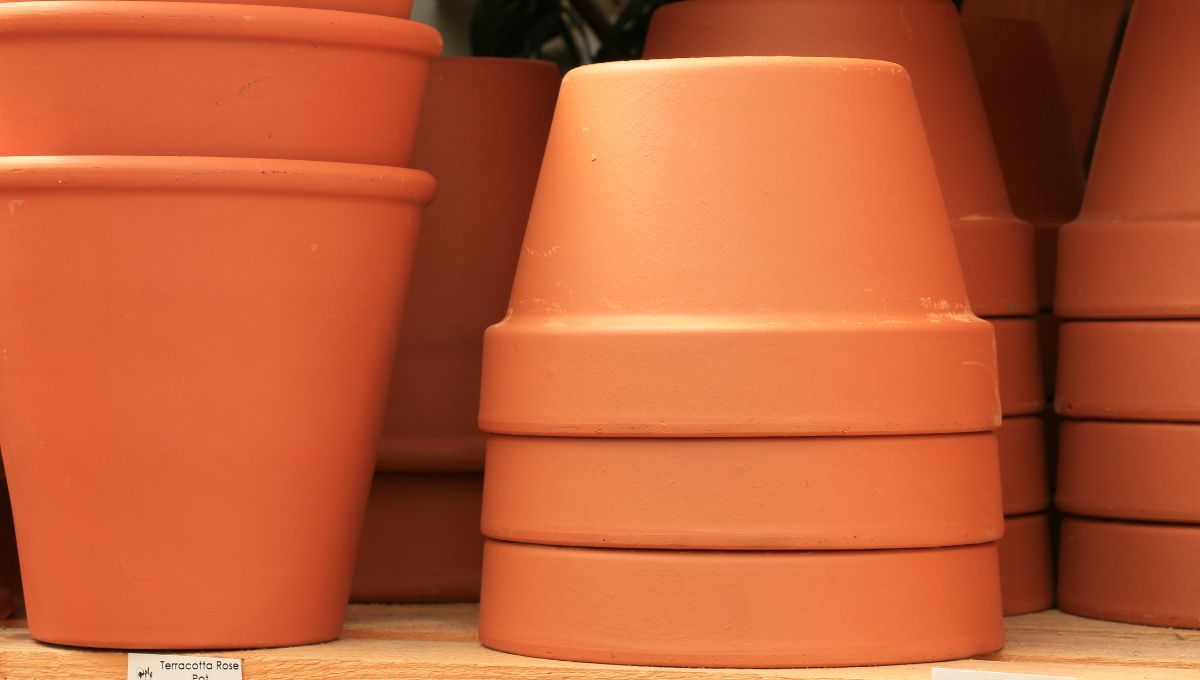 Con una maceta, crea esta hermosa campana para decorar tu casa en Navidad