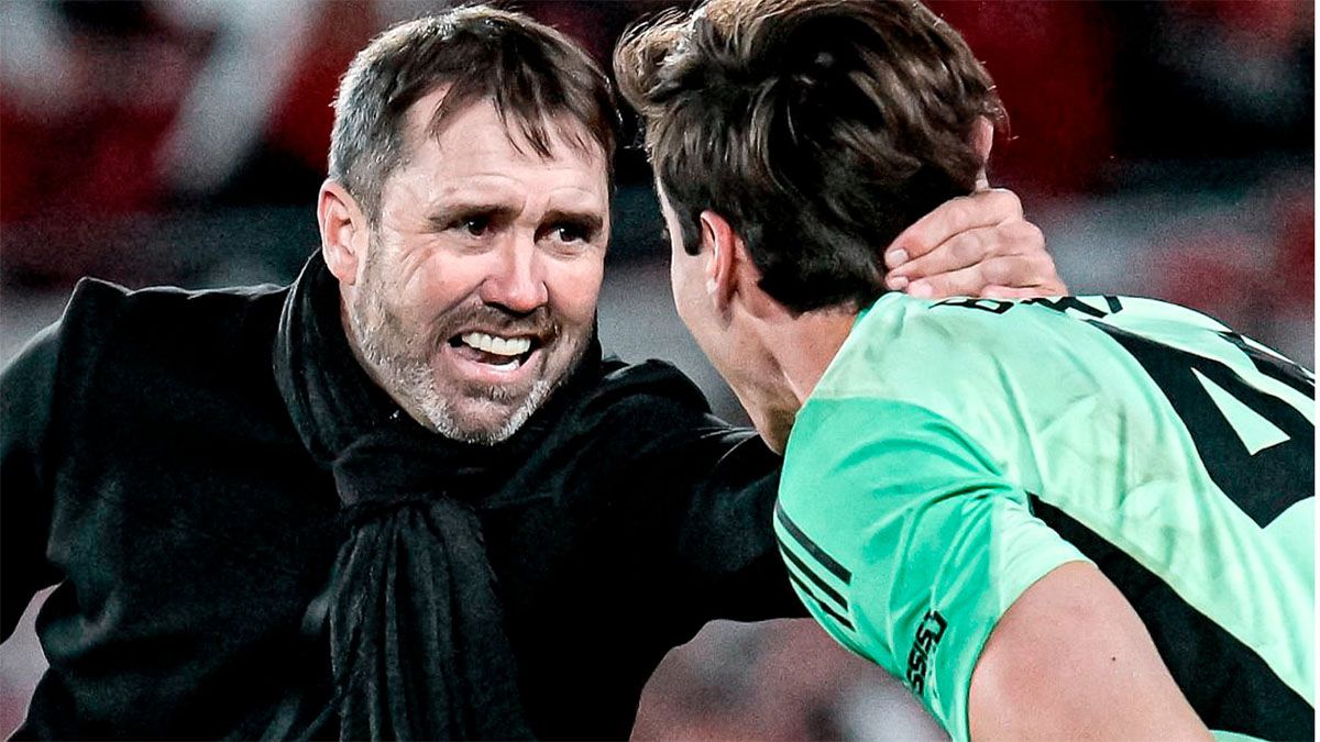 Coudet felicitaba a Santiago Beltrán tras ser figura en el triunfo de River ante San Lorenzo.