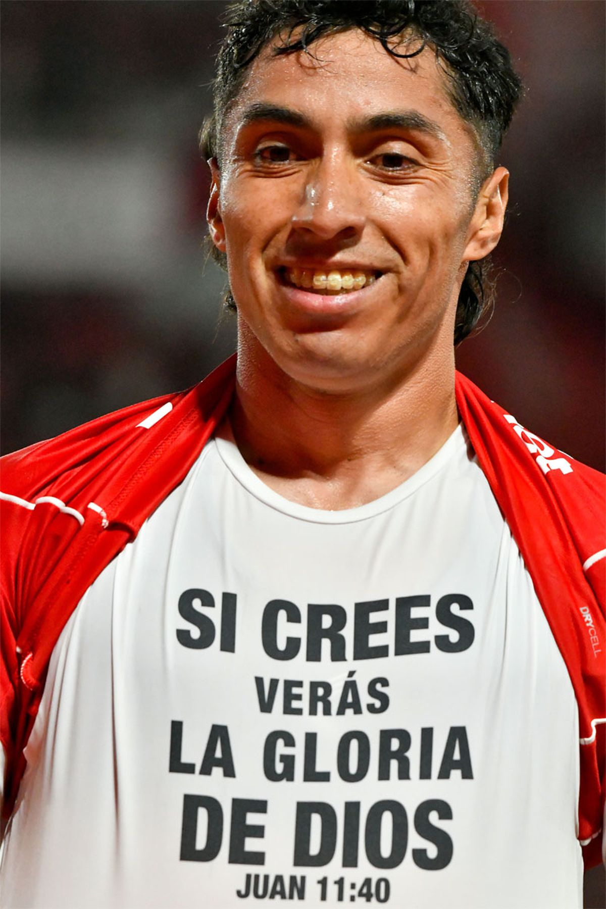 Luciano Cabral mostró su amor por Dios.