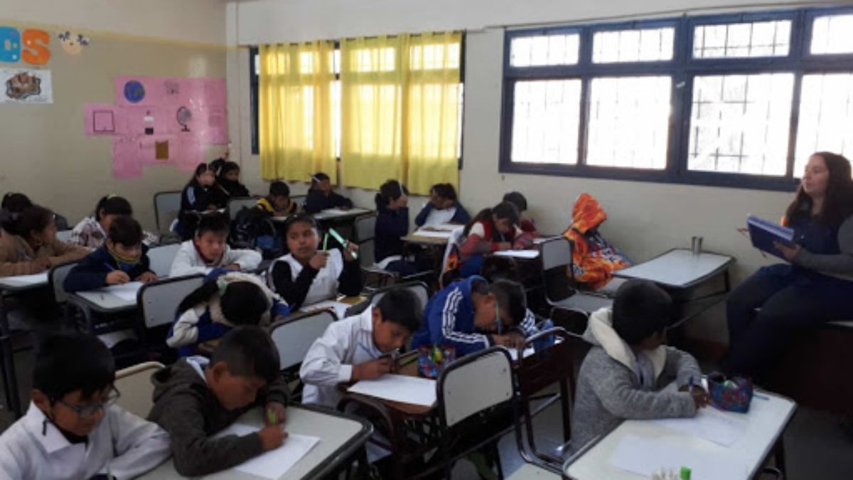 Mucho atraso, respecto a lo salarial sufren los docentes argentinos en general, respecto a sus pares de la región.