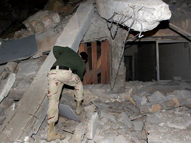 Un misil destruyó la residencia de Gaddafi y recrudecen los ataques
