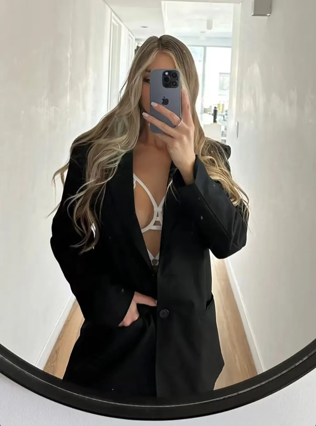 Romina Malaspina llevó la tendencia de la ropa interior a la vista a nivel demencial.