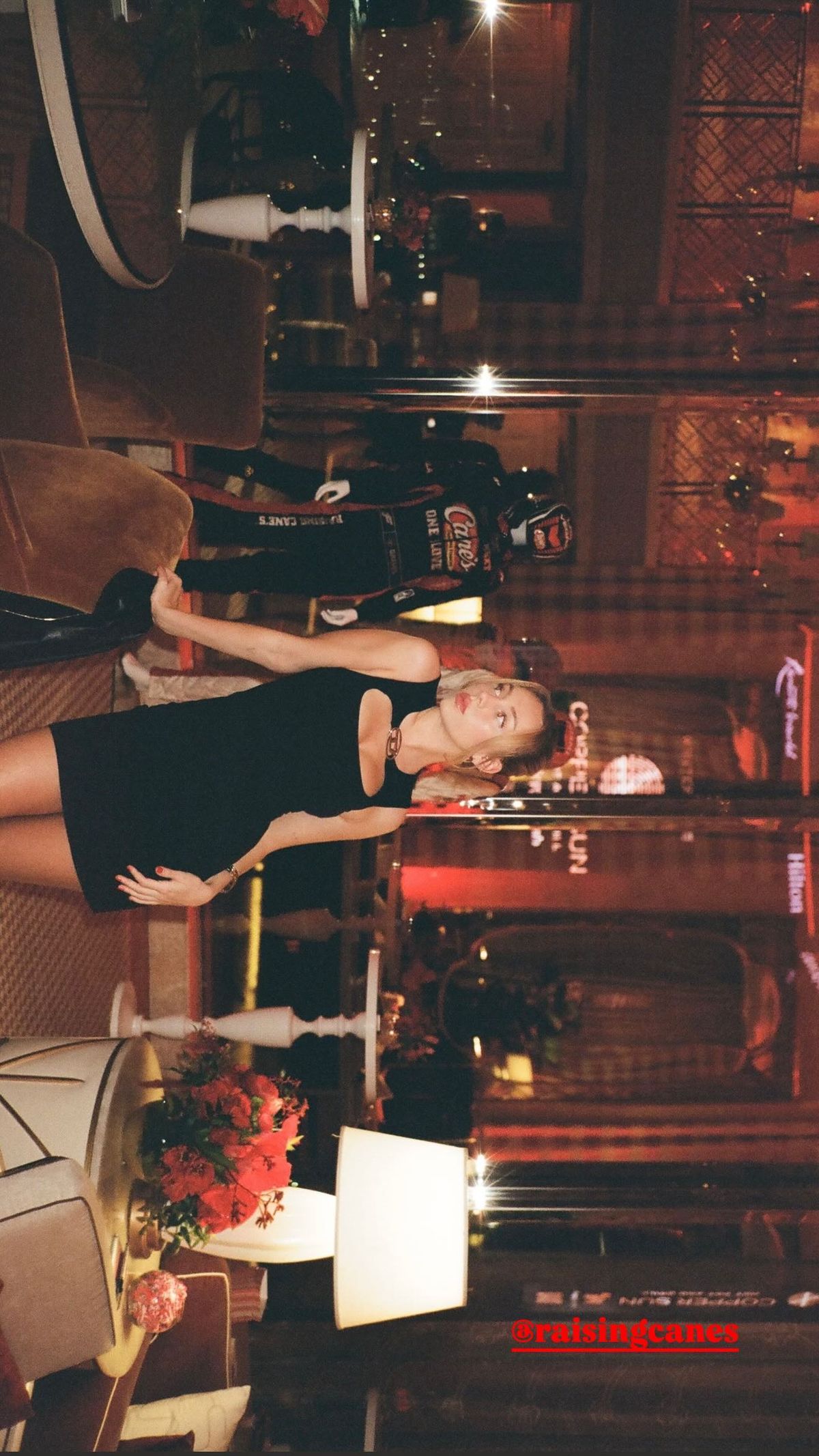 Desde Las Vegas, Ester Expósito estrena mini vestido en clave ultra XS con recortes extremos y más. Desde Las Vegas, Ester Expósito estrena mini vestido en clave ultra XS con recortes extremos y más.