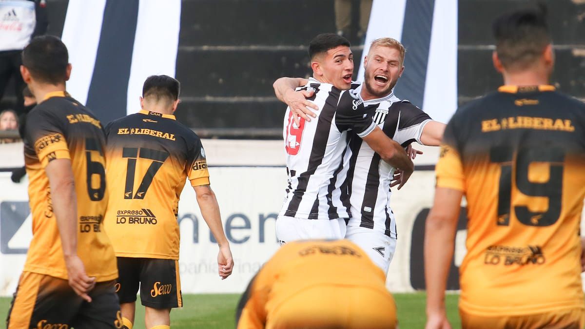 Germán Rivero gritó el gol del Lobo con mucha emoción.