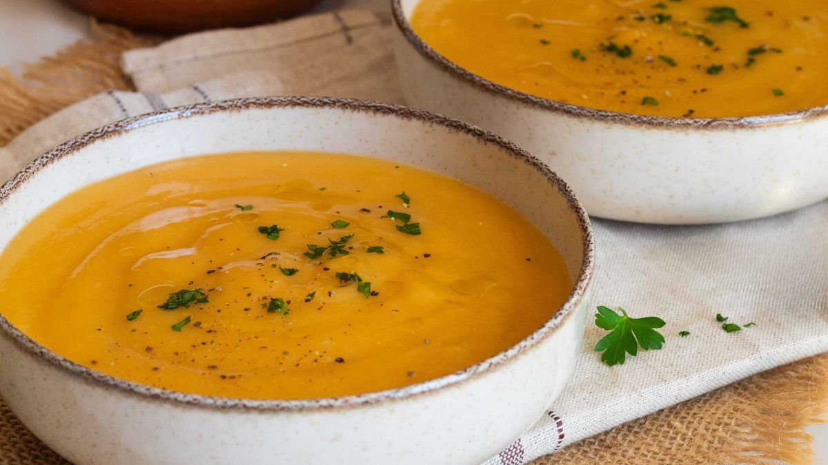 Aprende a preparar la receta de la sopa crema de verduras, ideal para invierno. Foto: gentileza cecotec.