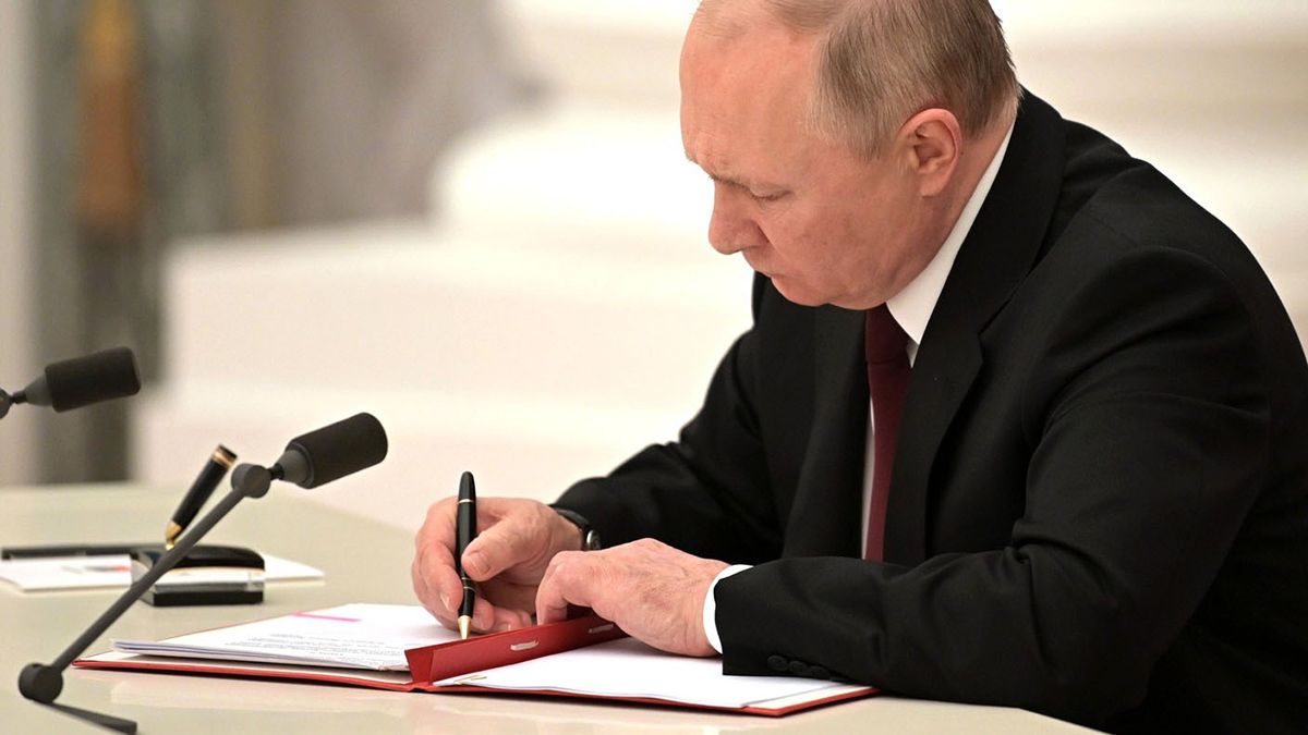 Guerra Rusia - Ucrania: Vladimir Putin prohibió comerciar con personas y empresas sancionadas por el Kremlin.