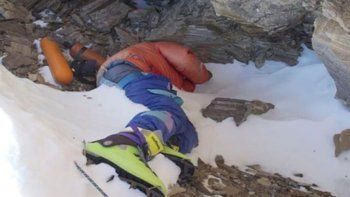 Un cineasta que subió el Everest cuenta que encontró cadáveres en el ascenso