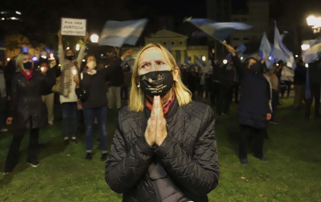 En defensa de los jueces desplazados. Hubo una movilización este lunes por la noche.