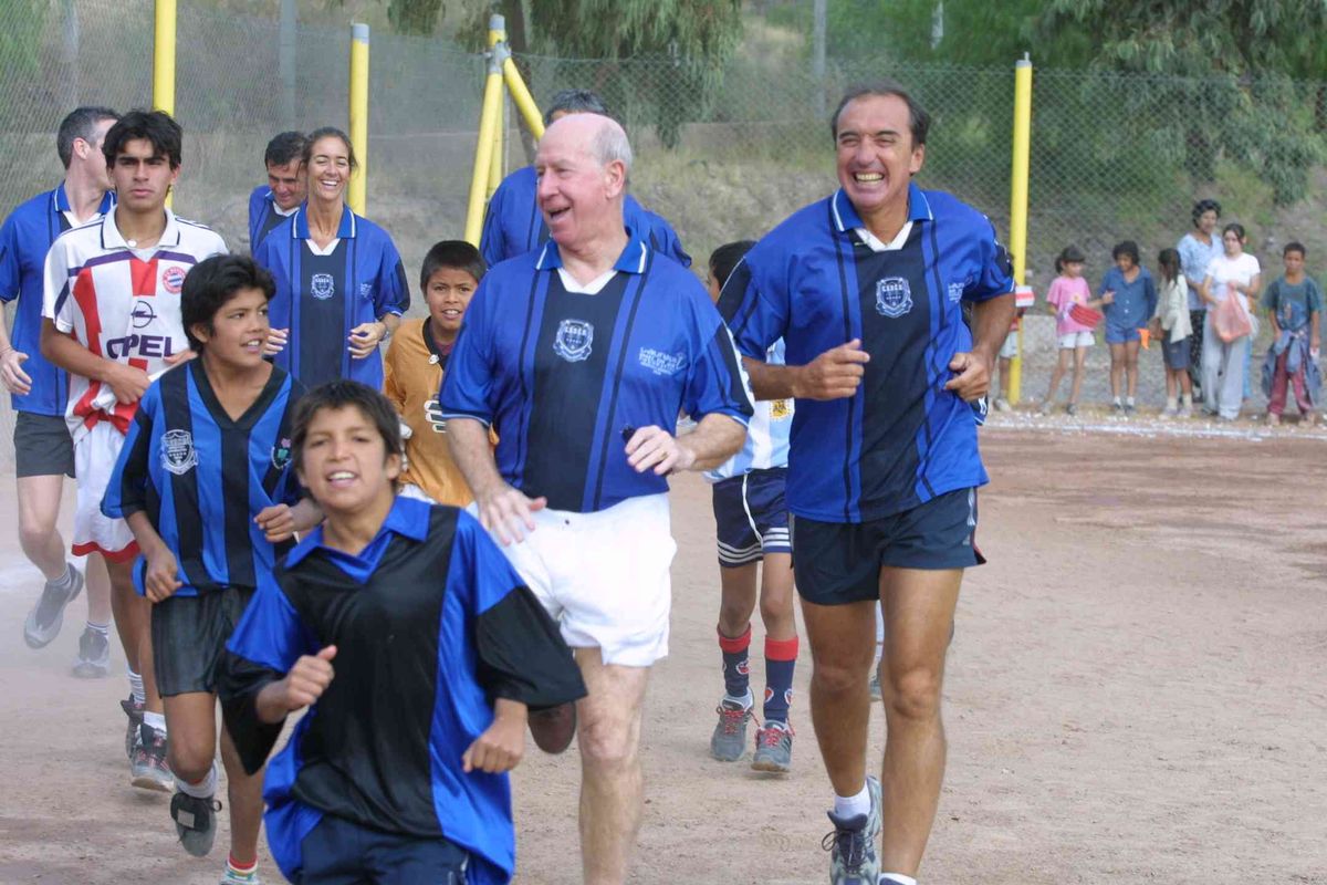Bobby y Porta jugaron con los chicos de Ciudad Oeste Bobby y Porta jugaron con los chicos de Ciudad Oeste