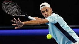 Francisco Cerúndolo no pudo con el croata Borna Coric en la United Cup.