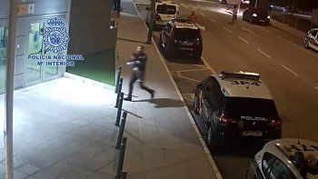Video: un policía le salvó la vida a un niño de 4 años que se había atragantado