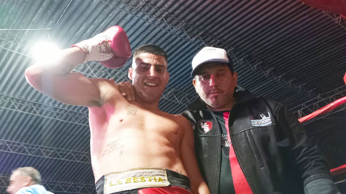 El festejo de Dami&aacute;n Castro con su entrenador Mat&iacute;as Lucero.