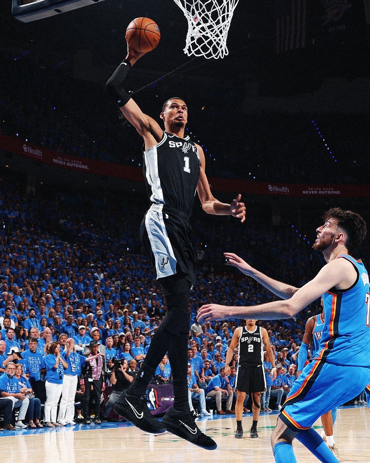 Victor Wembanyama tuvo una actuación consagratoria en la victoria de San Antonio Spurs por la final del Oeste de la NBA. Victor Wembanyama tuvo una actuación consagratoria en la victoria de San Antonio Spurs por la final del Oeste de la NBA.