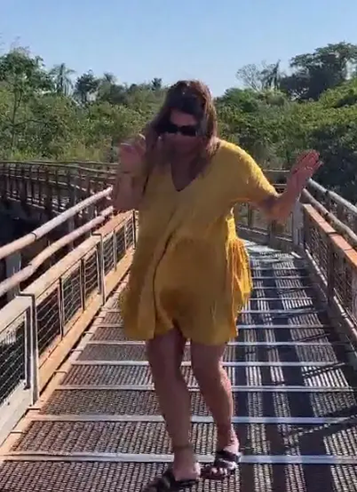 Nazarena Vélez paralizó Iguazó con sus looks: micro-bikinis, maxi vestidos y más. Nazarena Vélez paralizó Iguazó con sus looks: micro-bikinis, maxi vestidos y más.