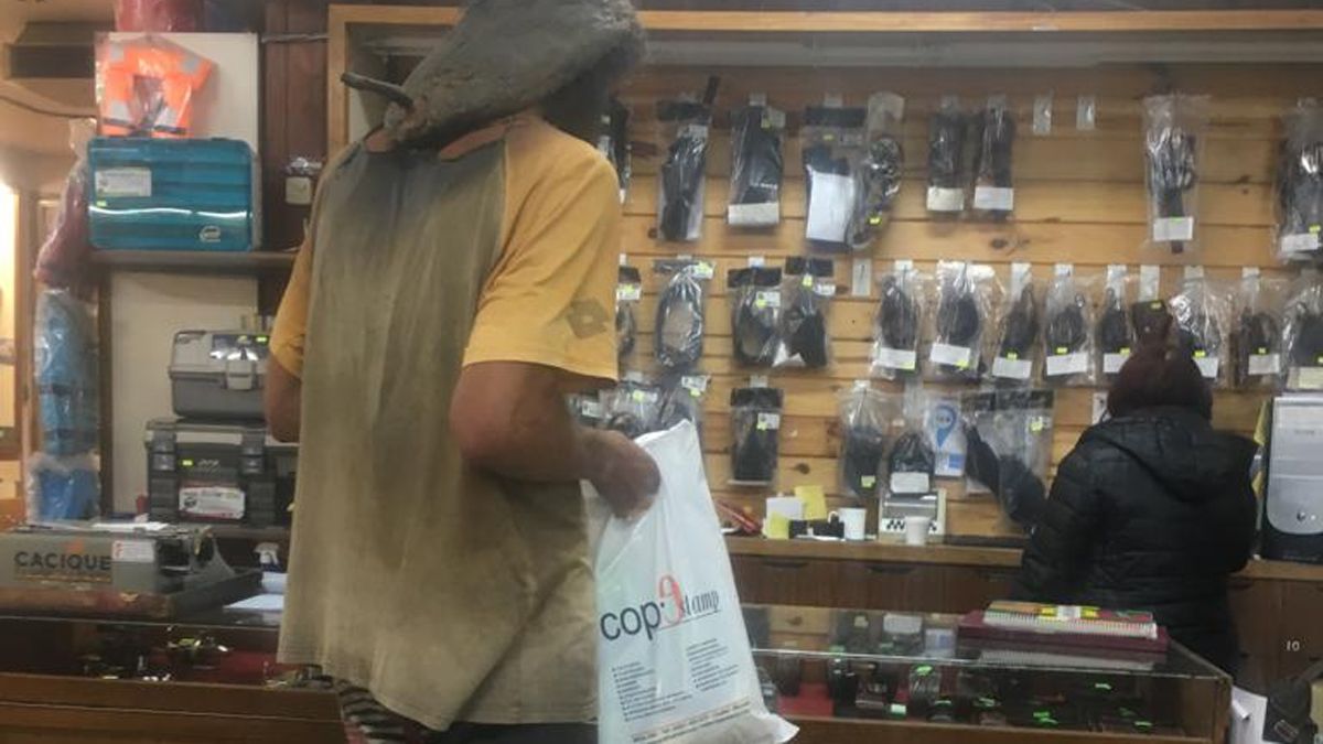 GIl Pereg compraba sus armas de fuego en el Tirolés, donde le tomaron la foto tiempo antes de cometer el doble crimen. GIl Pereg compraba sus armas de fuego en el Tirolés, donde le tomaron la foto tiempo antes de cometer el doble crimen.