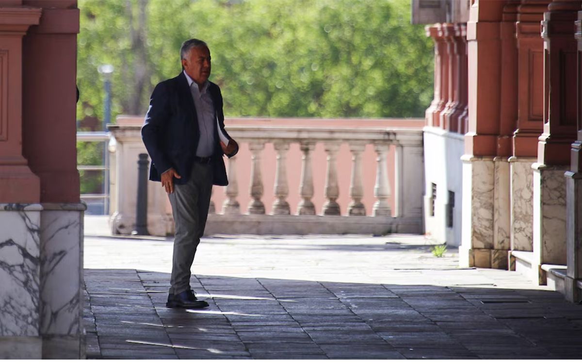 Alfredo Cornejo llegó a Casa Rosada para participar de la reunión del Consejo de Mayo en donde representa la voz de los gobernadores. Alfredo Cornejo llegó a Casa Rosada para participar de la reunión del Consejo de Mayo en donde representa la voz de los gobernadores.