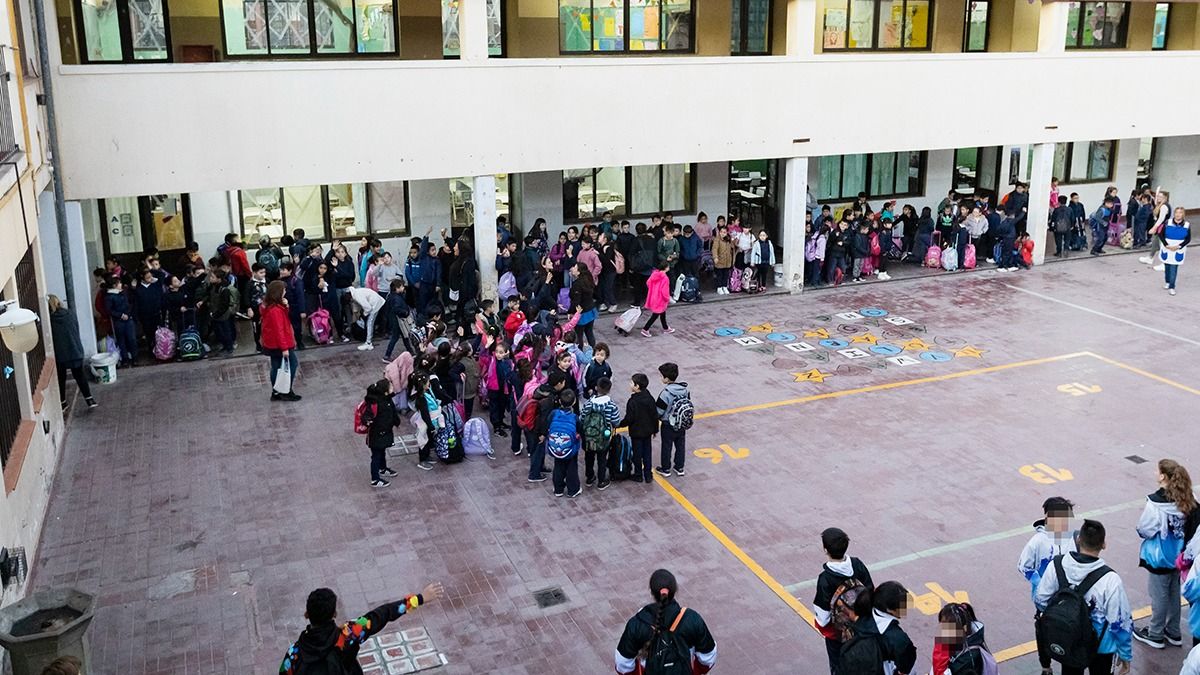 Un grupo de casi 700 directivos de escuelas firmaron la nota en la que le exigen a Rodolfo Suarez y a José Thomas un aumento que les duplique el sueldo básico.&nbsp;