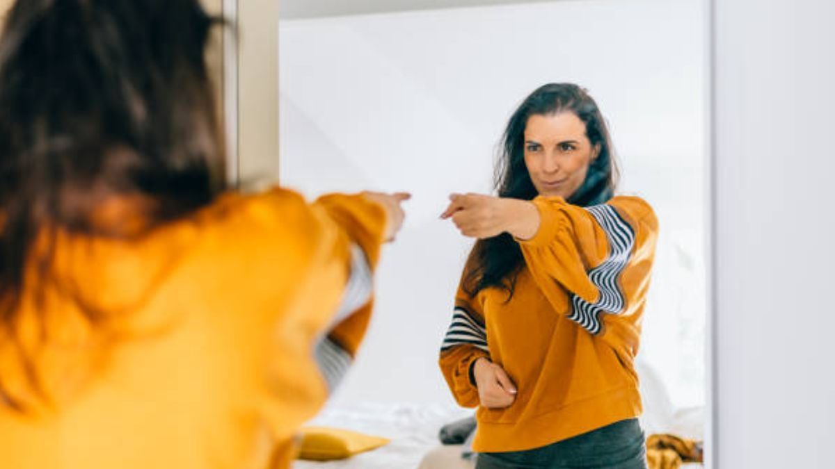 Qué significa que una persona hable sola en voz alta: esto dice la ciencia