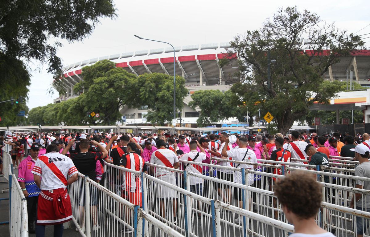 Casi 85 mil hinchas de River vieron el Superclásico en el estadio Monumental Casi 85 mil hinchas de River vieron el Superclásico en el estadio Monumental