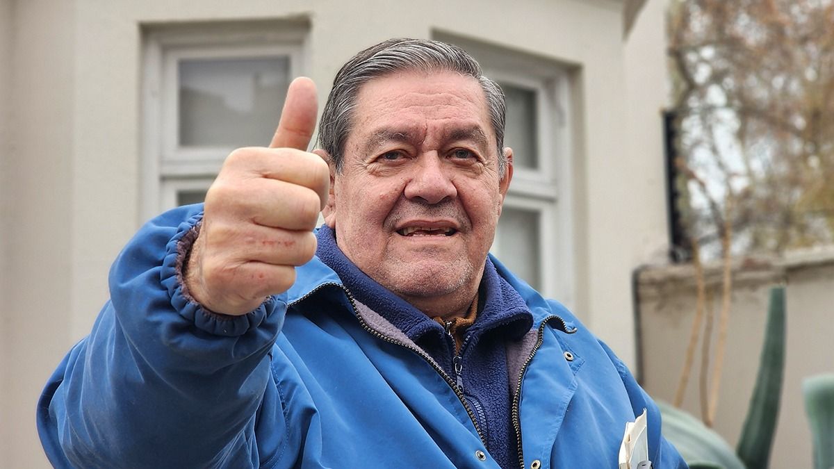 Nunca rendirse. Este es el lema de Beto Duarte, quien obtuvo su título de abogado a los 75 años. Nunca rendirse. Este es el lema de Beto Duarte, quien obtuvo su título de abogado a los 75 años.